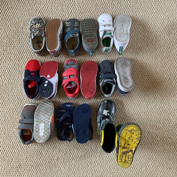 🎉SALE🎉9 Pairs of Size 7 Kids Shoes - Picture 2 of 3